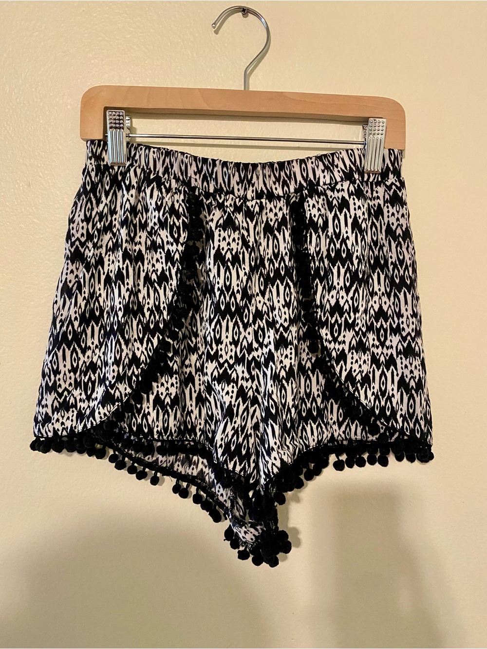 H&M Black & White Pom-Pom Tribal Print Skort Shorts